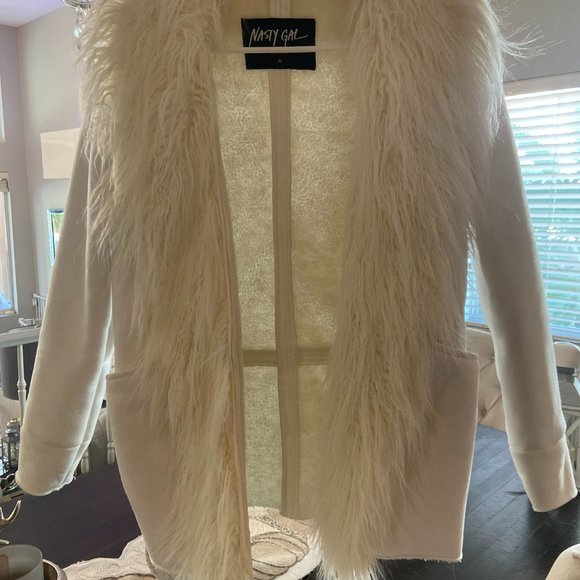 NASTY GAL ALMOST FAMOUS White Faux Fur Jacket Coat - Size XS - LIKE NEW - Picture 2 of 4